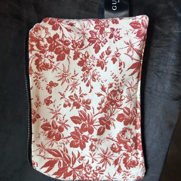 Gucci Bloom Beauty Pink Silky Cosmetic Pouch with Burgundy floral pattern.